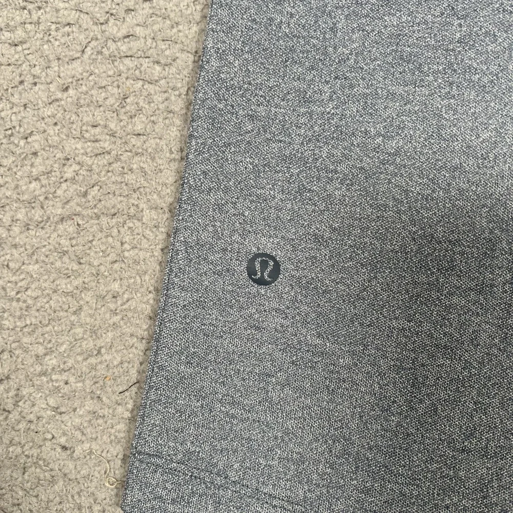 Lululemon Shirt Mens Small Blue Pique‎ Knit Golf Polo Casual Preppy Logo Stretch